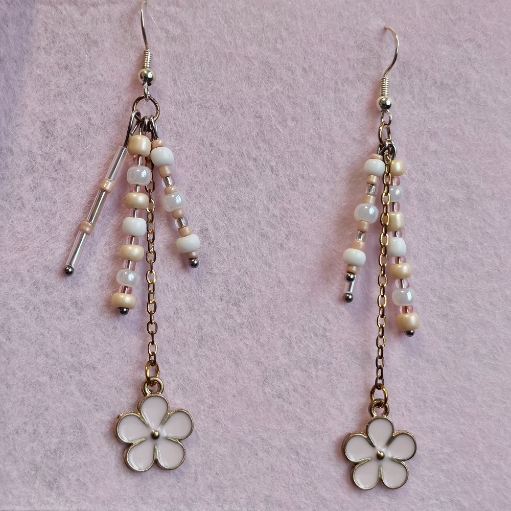💛 Handmade Beaded Flower Earrings: Pink/White - Hypoallergenic